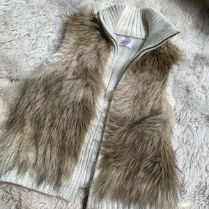 ☆ White/Cream kids fur vest